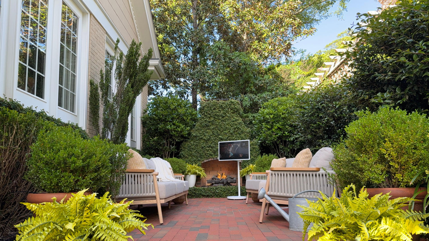 portable tv on wheels