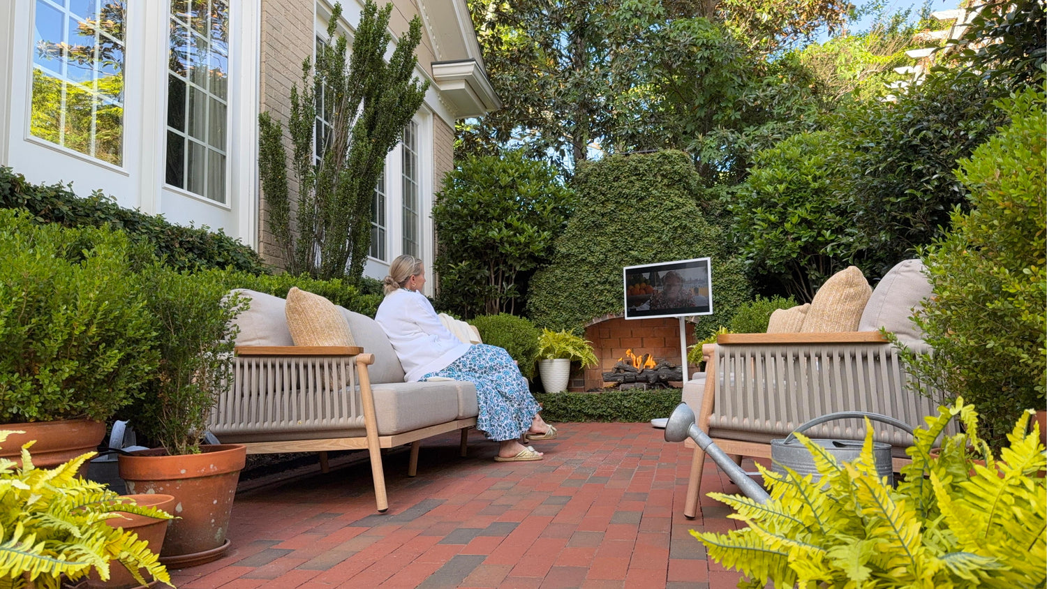 portable tv on wheels for home