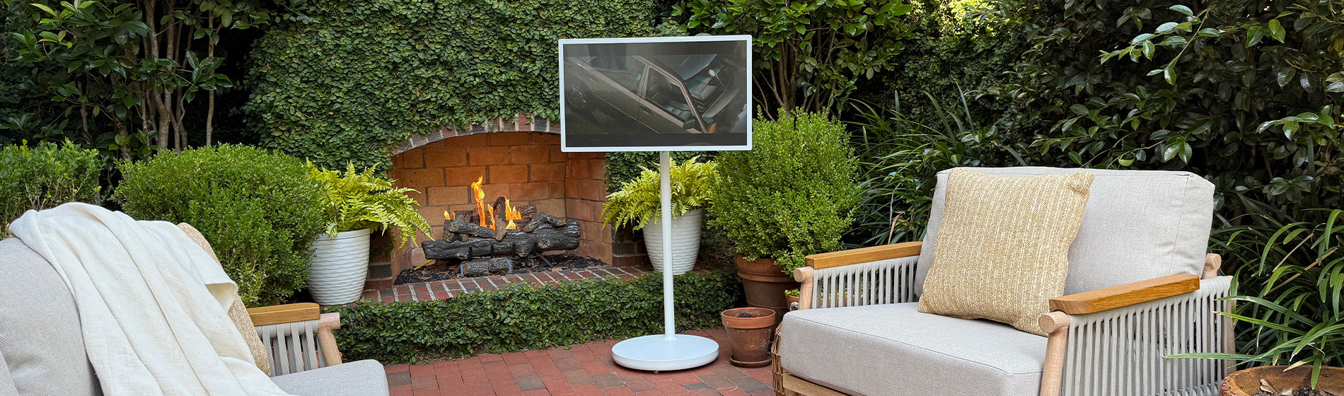 Installation Video of GFF S1 portable TV on wheels