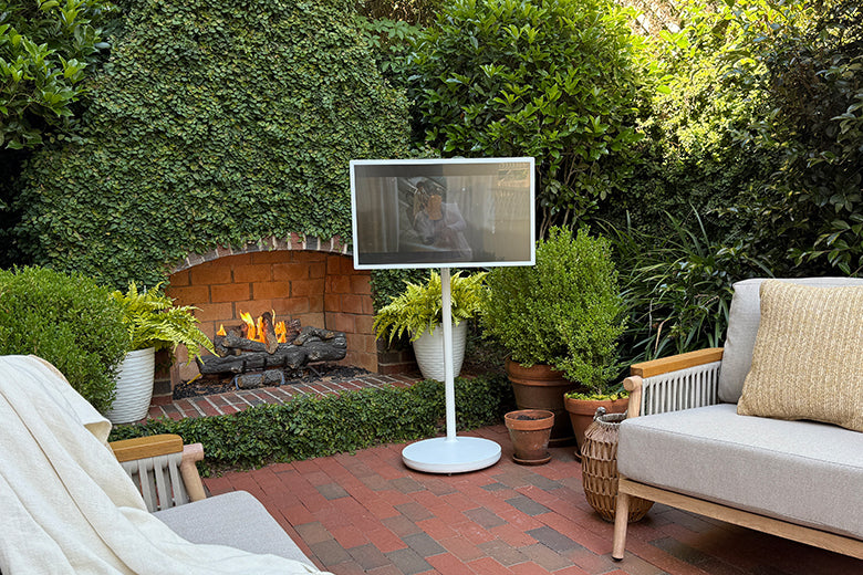 Plug & go, 3-5 hours of cordless use portable TV on wheels