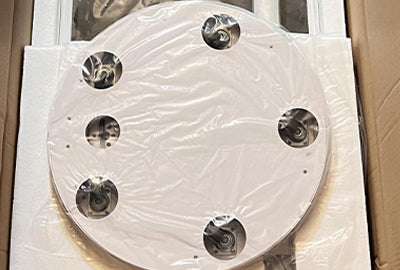 Round base of portable TV on wheels