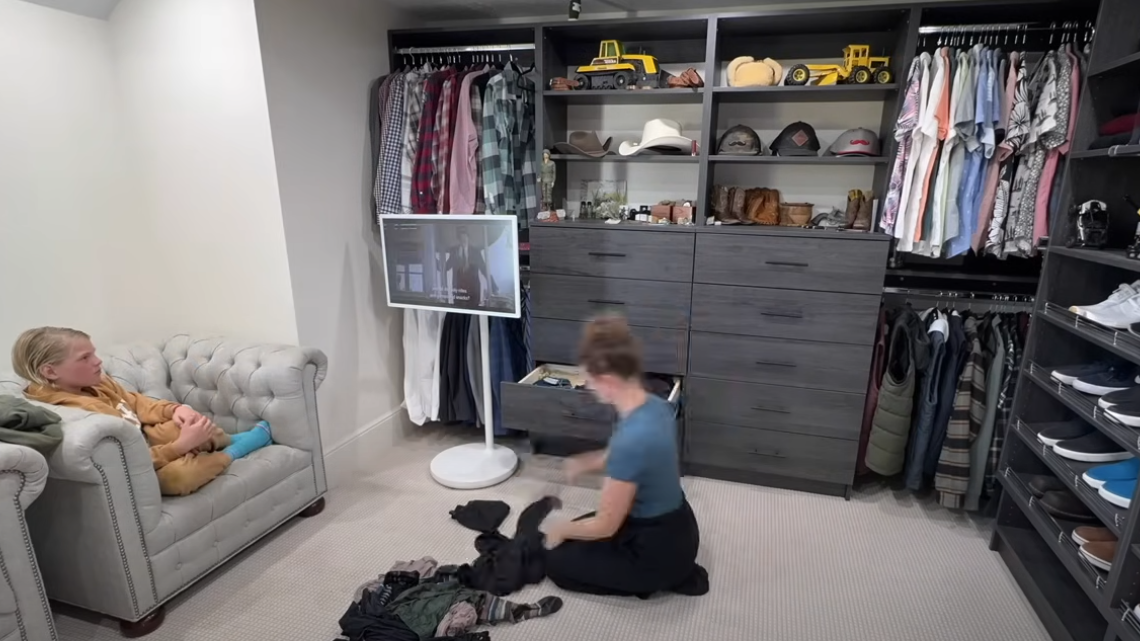 portable TV on wheels for bedroom